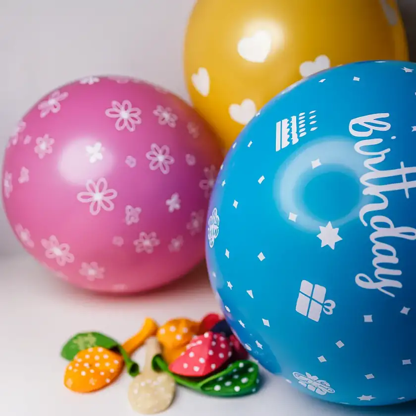 ลูกโป่ง5หน้า พิมพ์ลายสีขาวรอบตัว